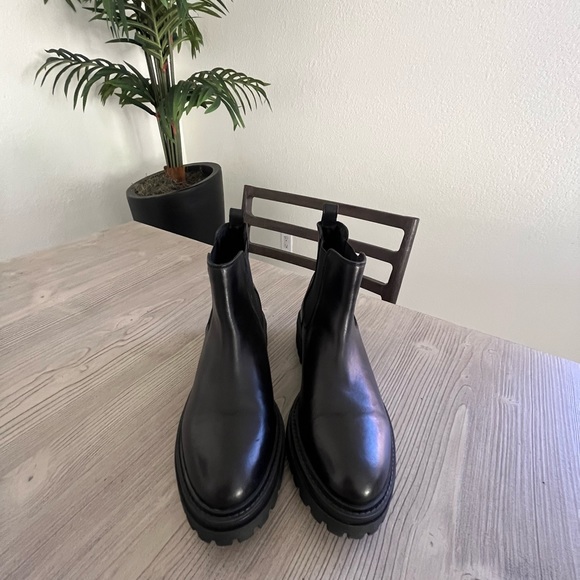 FINAL SALE-GEOX Respira- Chelsea Iridea Woman boots- size 9.5/40B in color black - Picture 7 of 14